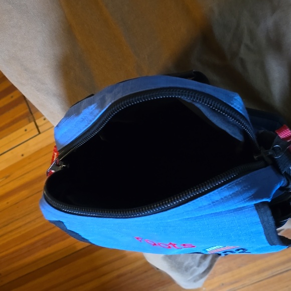 Roots 2002 Olympic large crossbody bag - Picture 4 of 5